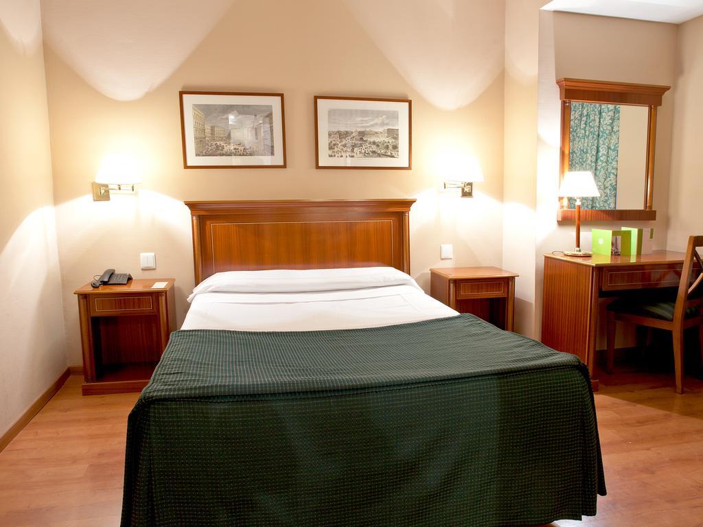 Room Mate Macarena, Madrid Gran Via الغرفة الصورة