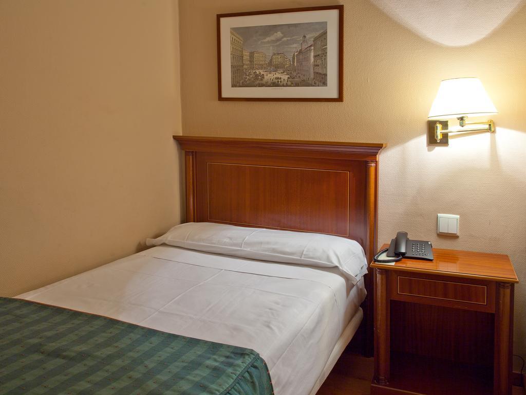 Room Mate Macarena, Madrid Gran Via الغرفة الصورة